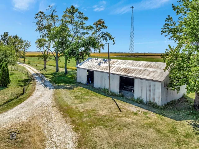 $302,000 | 1258 East 2900 North Road, Clifton, IL 60927