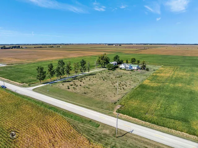 $302,000 | 1258 East 2900 North Road, Clifton, IL 60927