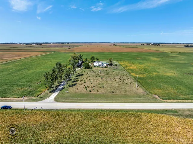 $302,000 | 1258 East 2900 North Road, Clifton, IL 60927