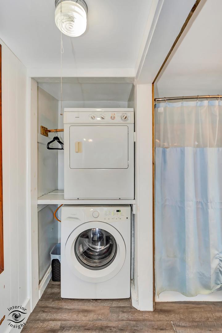 1258 East 2900 North Road Clifton, IL 60927 - Photo 10 of 38 a utility room with dryer and washer