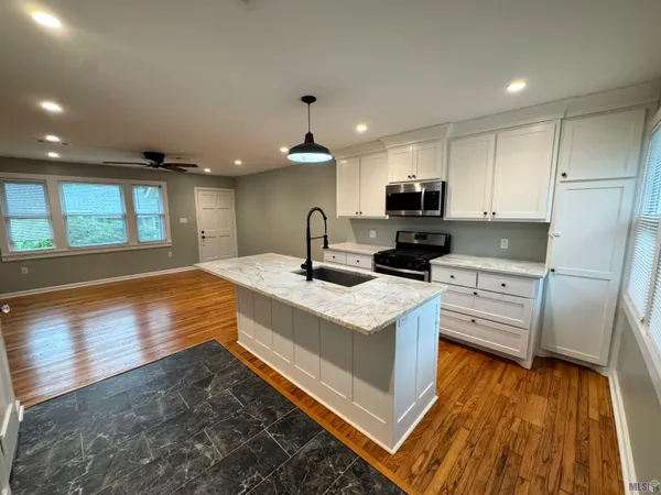 $1,500 | 1548 South Acadian Thruway, Unit B, Baton Rouge, LA 70808