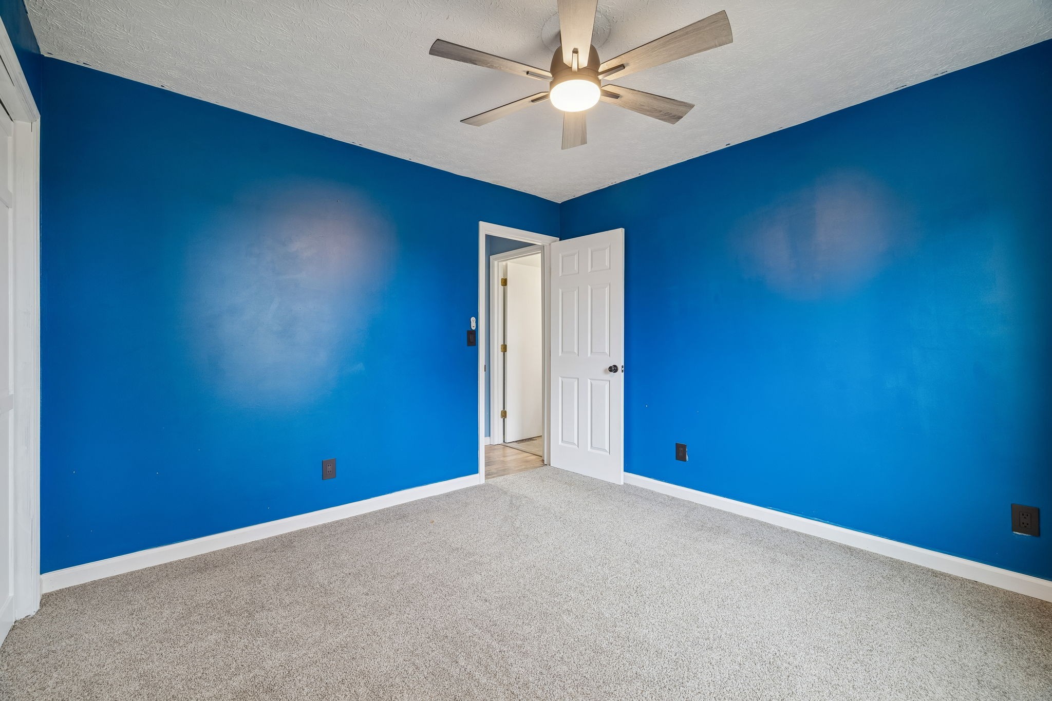 179 West Hester Road Cottontown, TN 37048 - Photo 28 of 43 an empty room with a ceiling fan and a window
