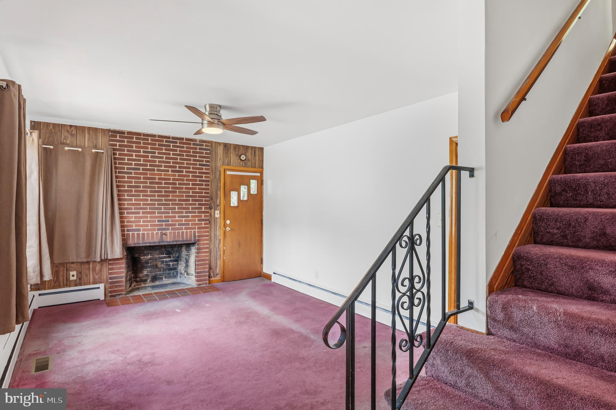 211 Hillendale Avenue Baltimore, MD 21227 - Photo 6 of 38 Foyer to Living Room