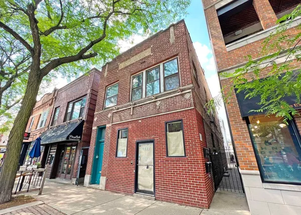 $3,900 | 2112 West Roscoe Street, Unit 2R, Chicago, IL 60618