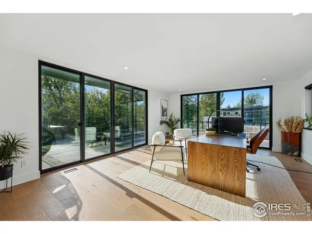 a view of entryway and hall