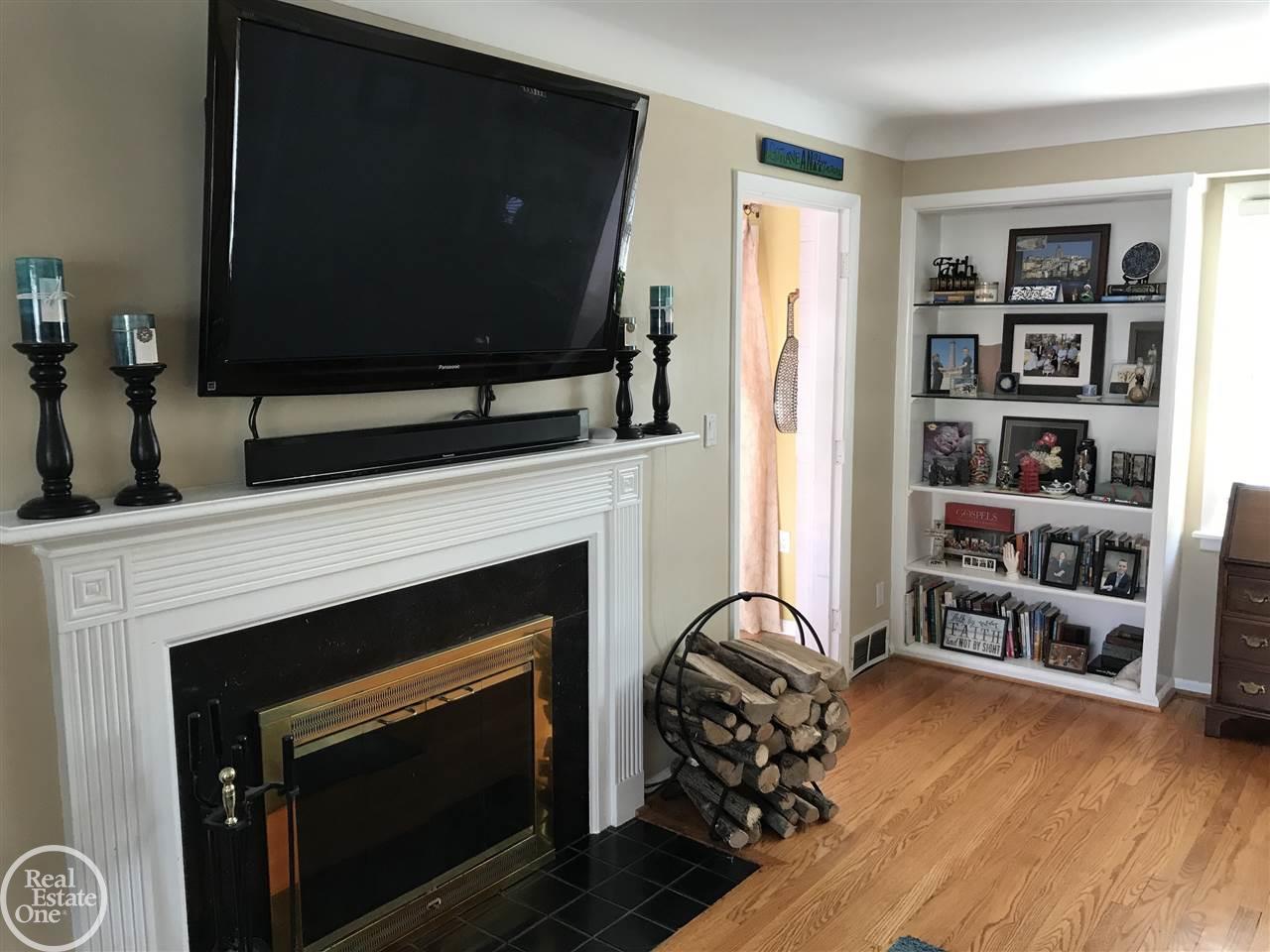 120 Maplefield Road Pleasant Ridge, MI 48069 - Photo 11 of 35 50009912-10.JPG