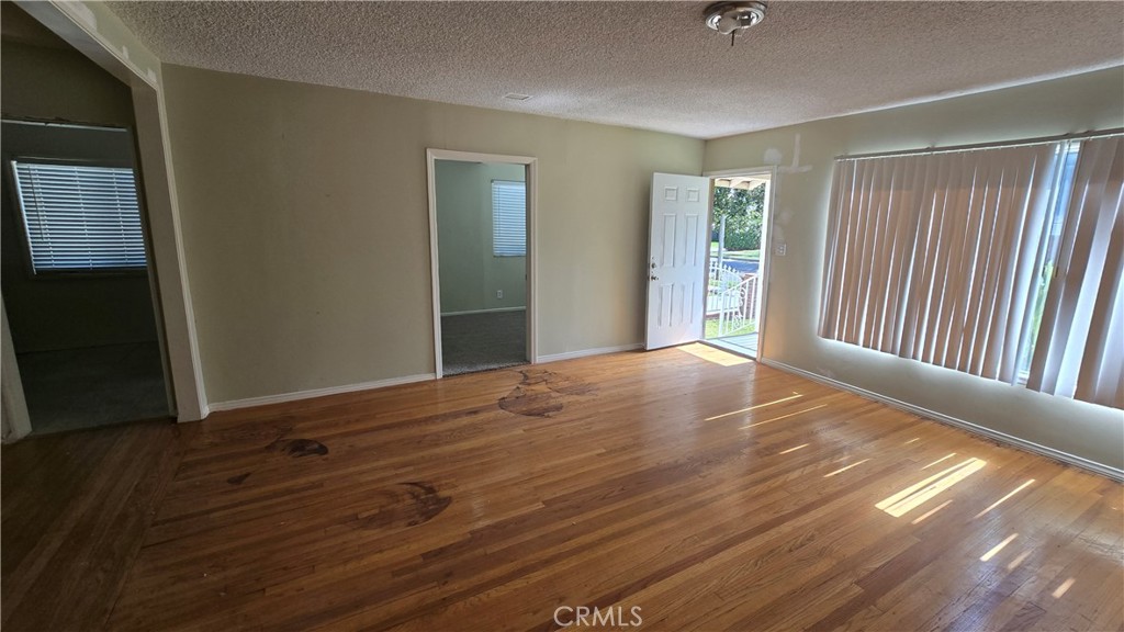 17643 Haynes Street Van Nuys, CA 91406 - Photo 3 of 16