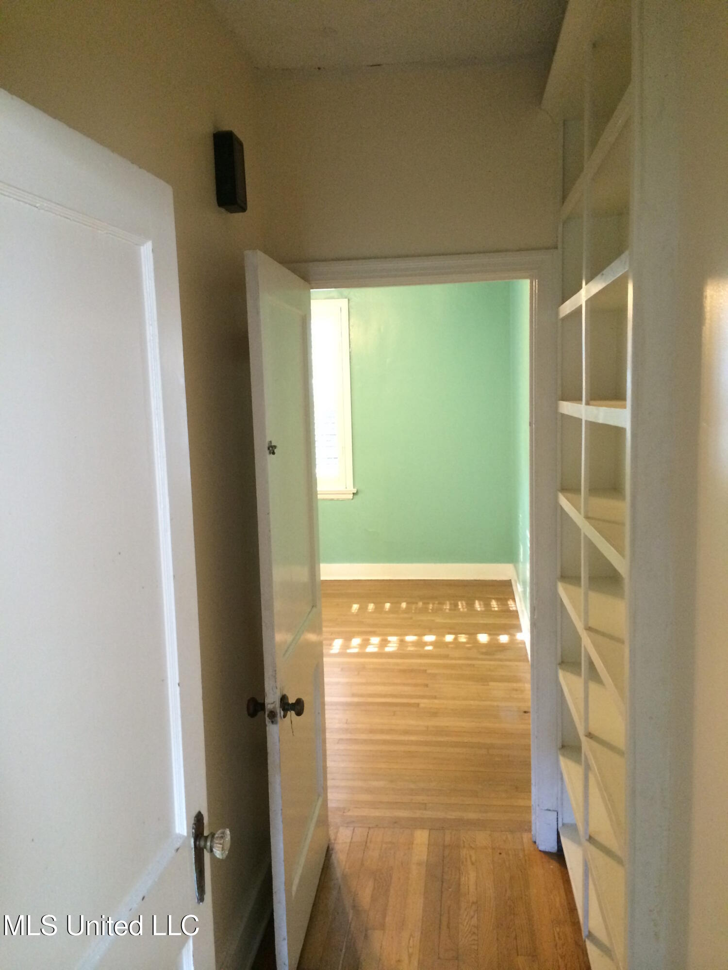 4056 Redwing Avenue Jackson, MS 39206 - Photo 15 of 18 redwing master bedroom hallway