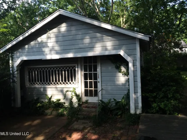 $1,950 | 4056 Redwing Avenue, Jackson, MS 39206