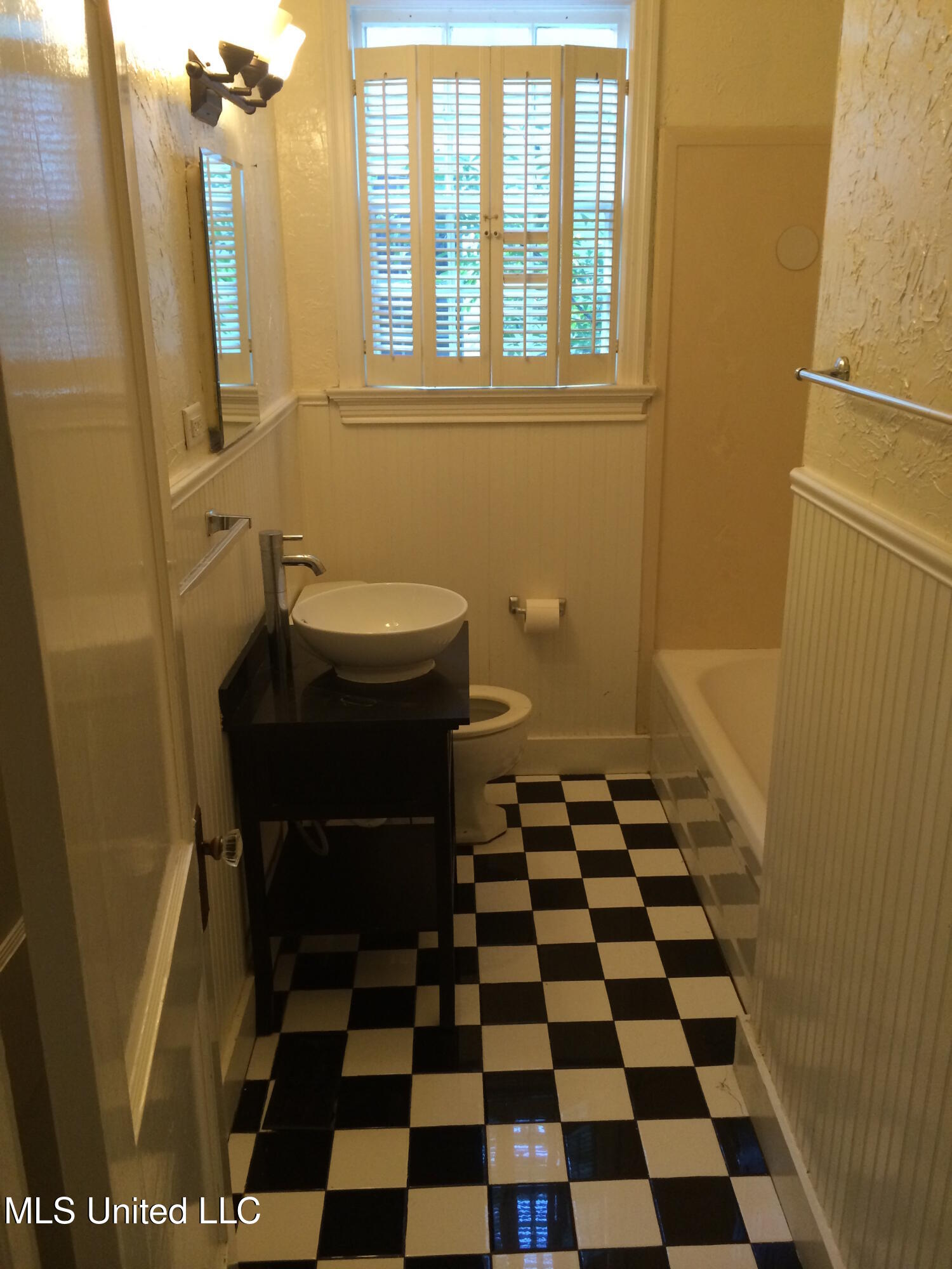 4056 Redwing Avenue Jackson, MS 39206 - Photo 8 of 18 redwing bathroom