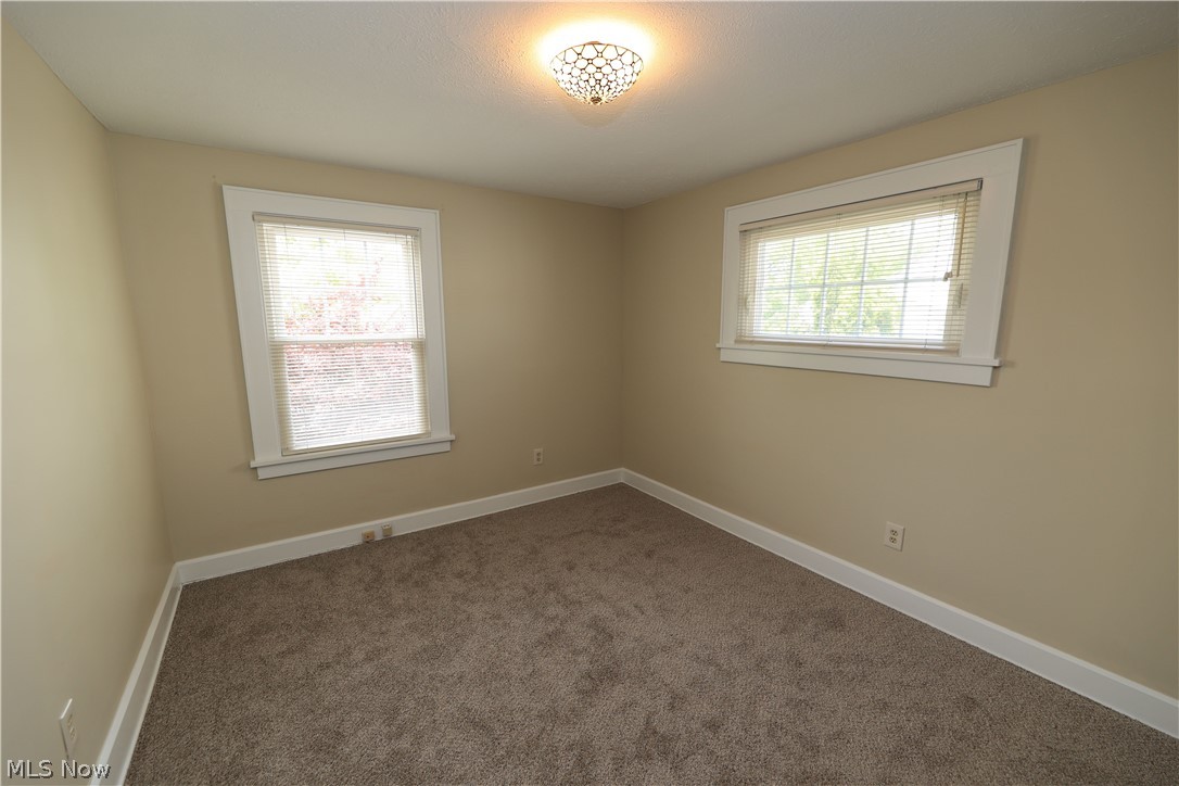 955 Pembrook Road Cleveland Heights, OH 44121 - Photo 8 of 12