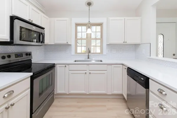 $470,000 | 7 Mcgee Ridge Road, Fairview, NC 28730