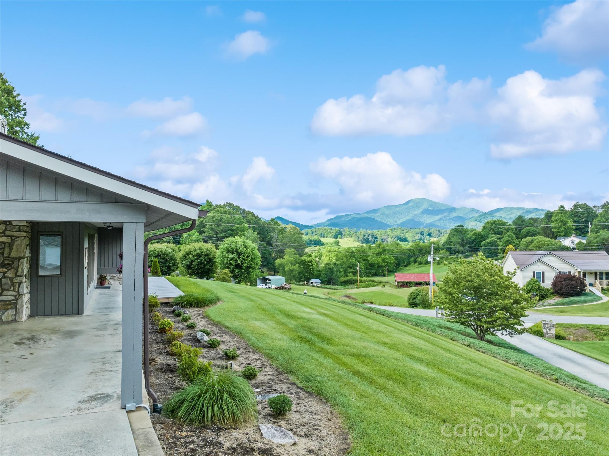 415 Crawford Road Waynesville, NC 28785 - Photo 11 of 47
