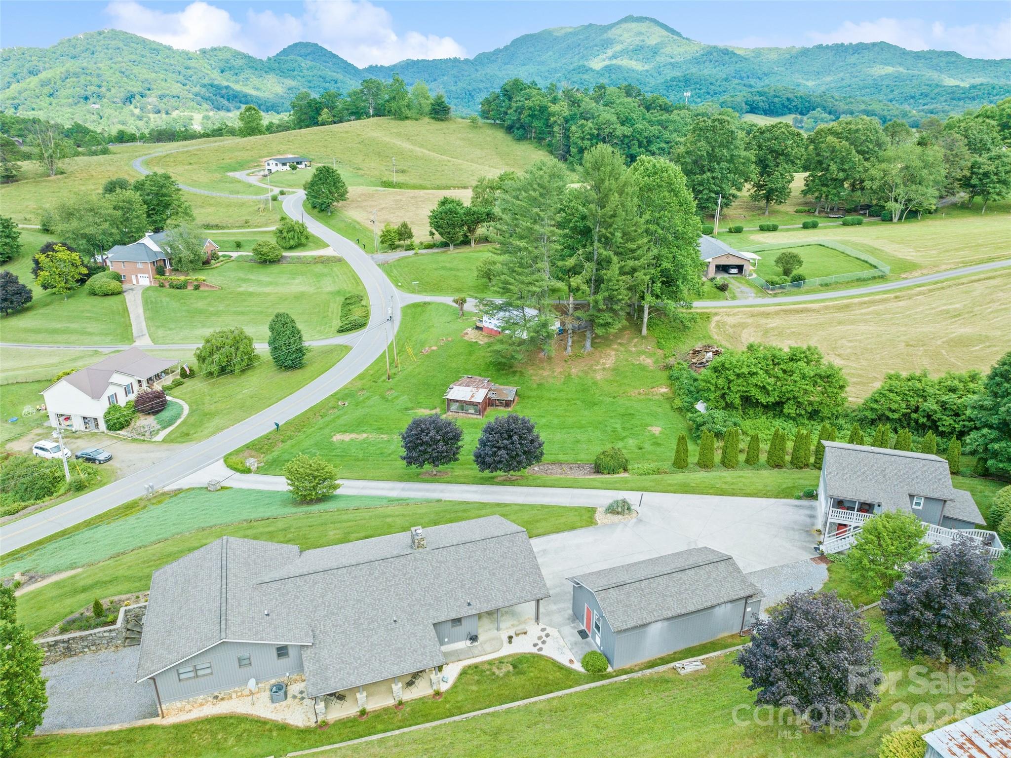 415 Crawford Road Waynesville, NC 28785 - Photo 6 of 47