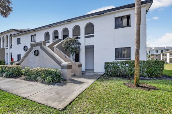 $2,400 | 400 West Hidden Valley Boulevard, Unit 406, Boca Raton, FL 33487