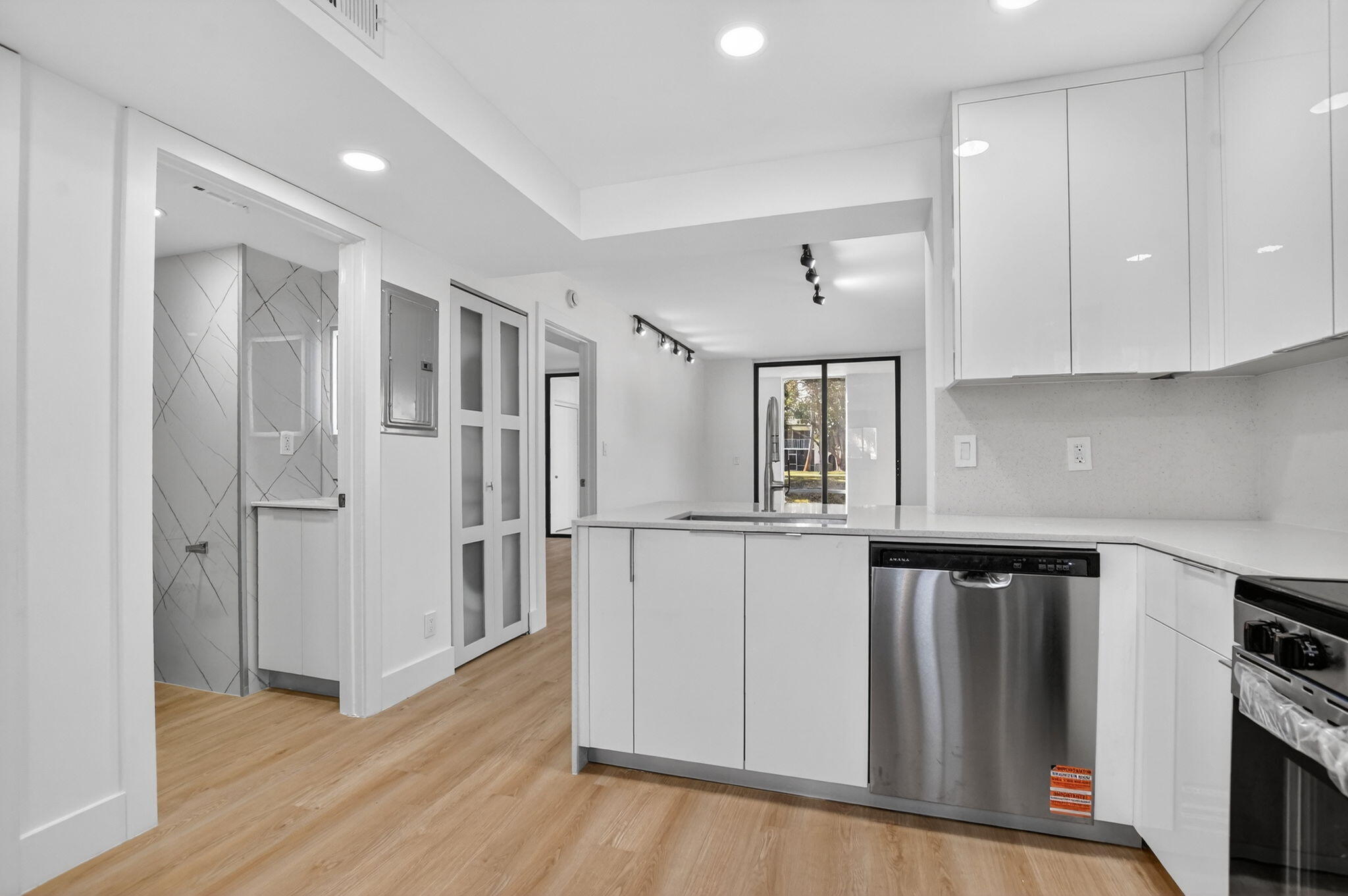 400 West Hidden Valley Boulevard, Unit 406 Boca Raton, FL 33487 - Photo 11 of 26 12-web-or-mls-DSC_5247