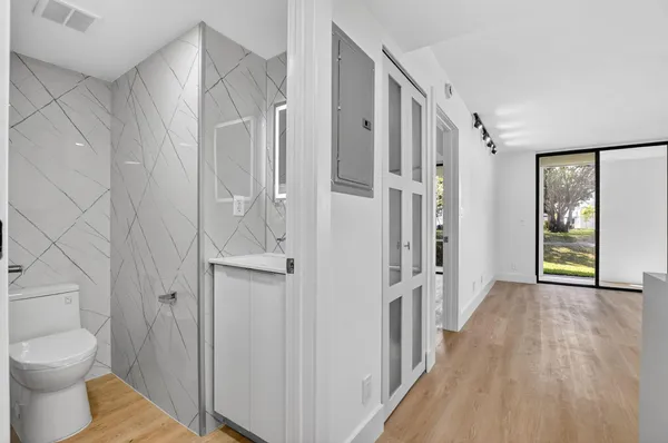 $2,400 | 400 West Hidden Valley Boulevard, Unit 406, Boca Raton, FL 33487