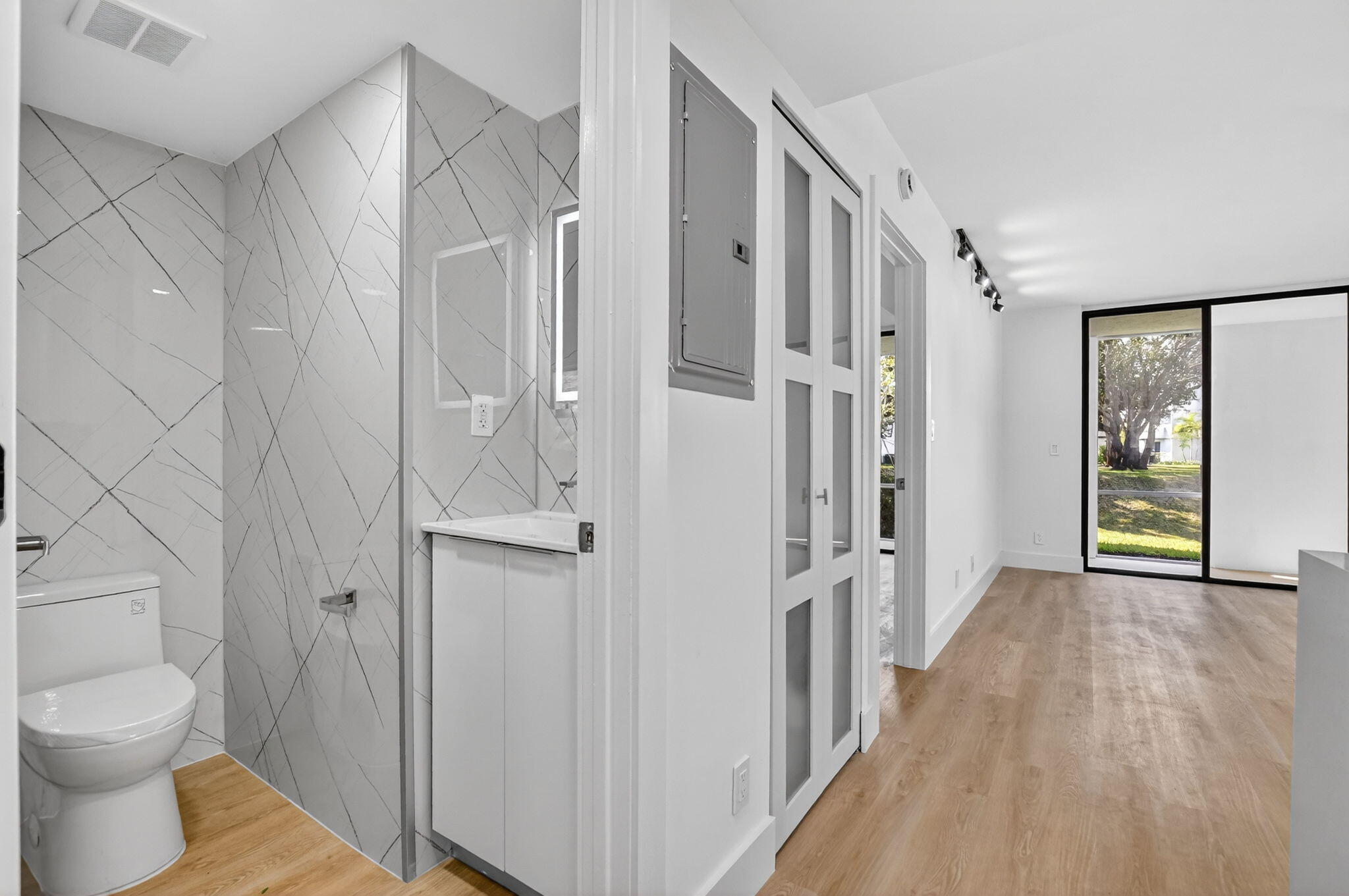 400 West Hidden Valley Boulevard, Unit 406 Boca Raton, FL 33487 - Photo 12 of 26 13-web-or-mls-DSC_5254