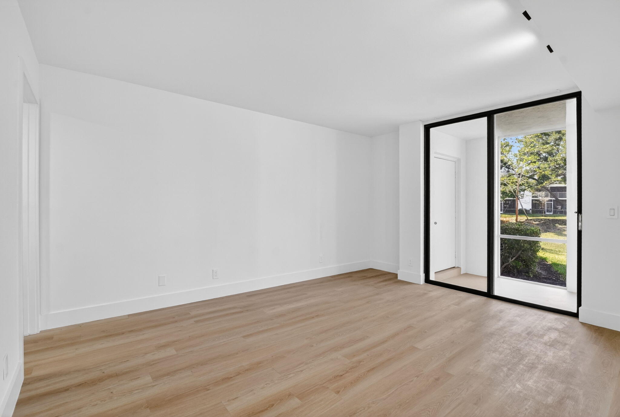 400 West Hidden Valley Boulevard, Unit 406 Boca Raton, FL 33487 - Photo 16 of 26 17-web-or-mls-DSC_5272