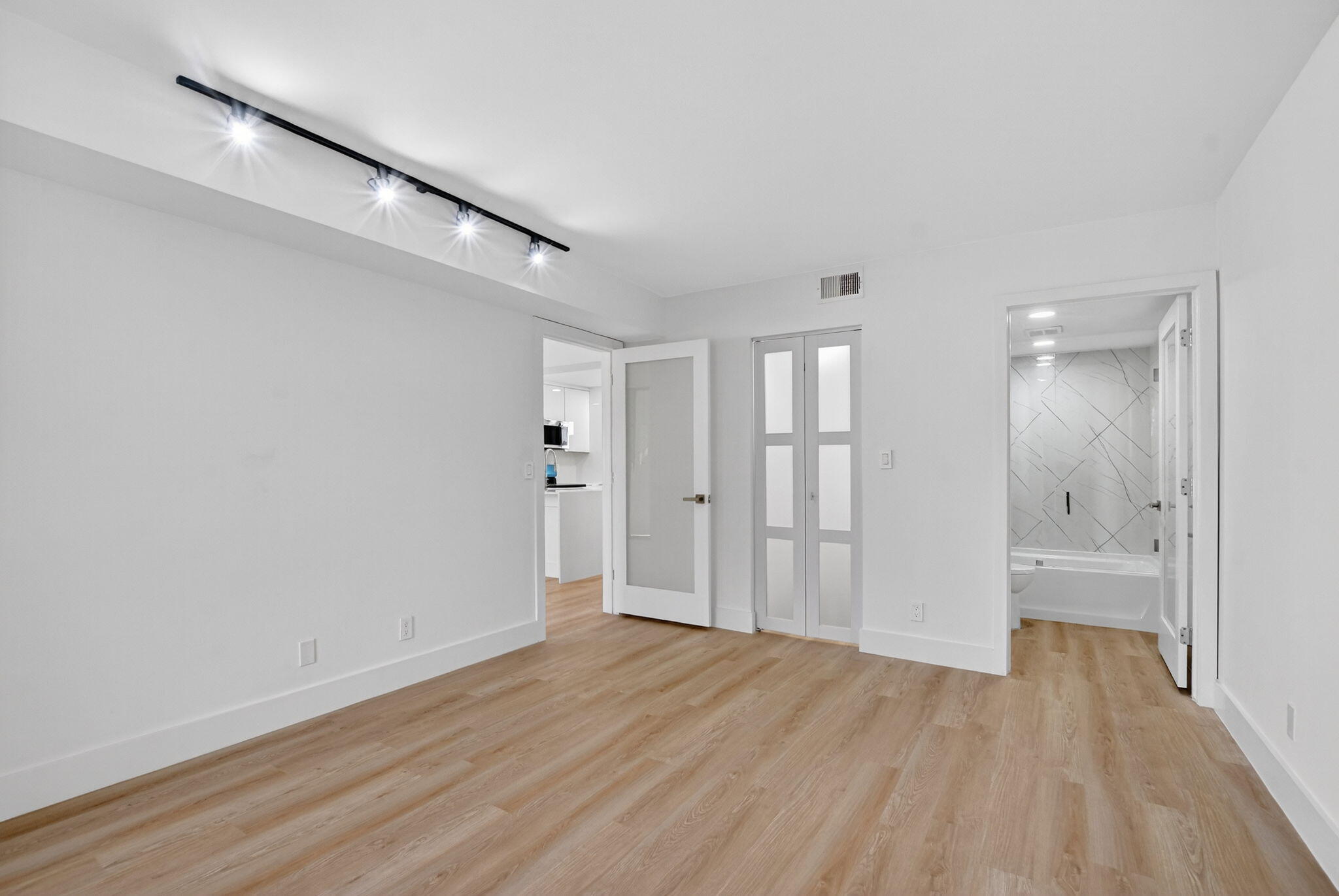 400 West Hidden Valley Boulevard, Unit 406 Boca Raton, FL 33487 - Photo 18 of 26 19-web-or-mls-DSC_5282