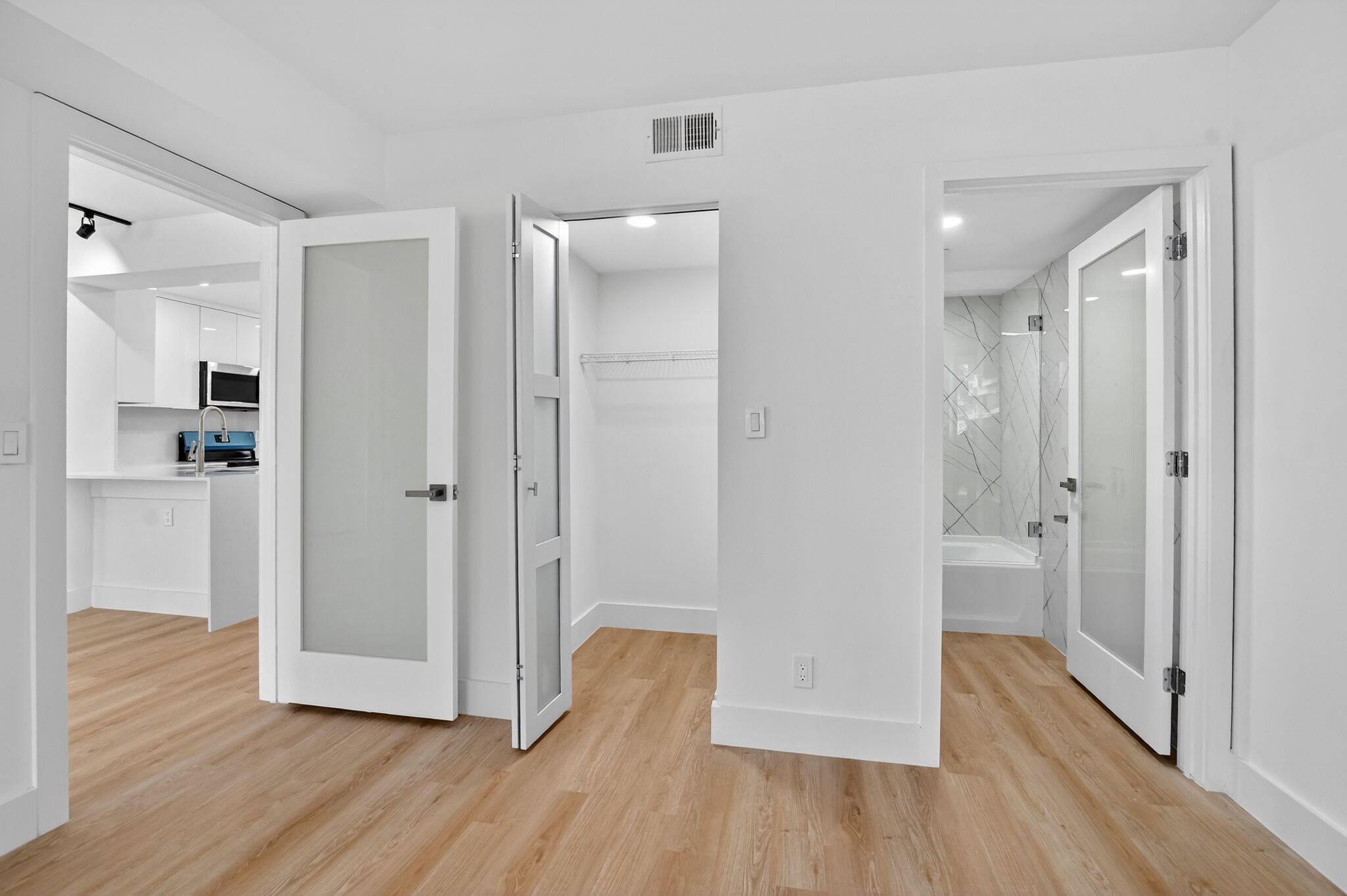 400 West Hidden Valley Boulevard, Unit 406 Boca Raton, FL 33487 - Photo 22 of 26 23-web-or-mls-DSC_5302