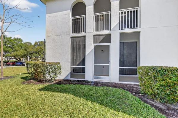 $2,400 | 400 West Hidden Valley Boulevard, Unit 406, Boca Raton, FL 33487
