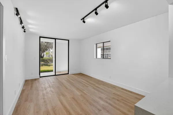 $2,400 | 400 West Hidden Valley Boulevard, Unit 406, Boca Raton, FL 33487