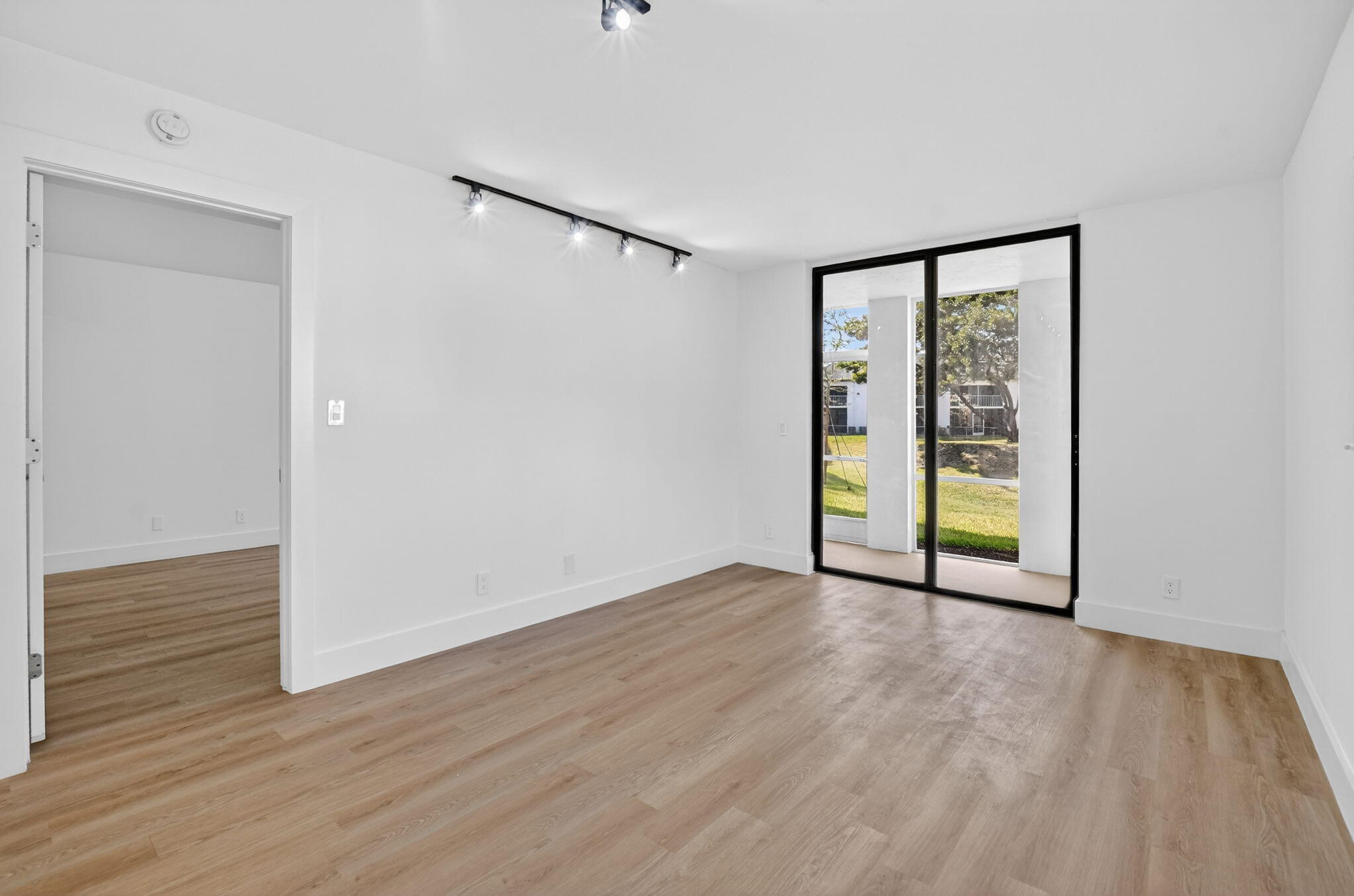 400 West Hidden Valley Boulevard, Unit 406 Boca Raton, FL 33487 - Photo 5 of 26 6-web-or-mls-DSC_5217