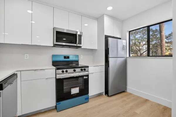 $2,400 | 400 West Hidden Valley Boulevard, Unit 406, Boca Raton, FL 33487