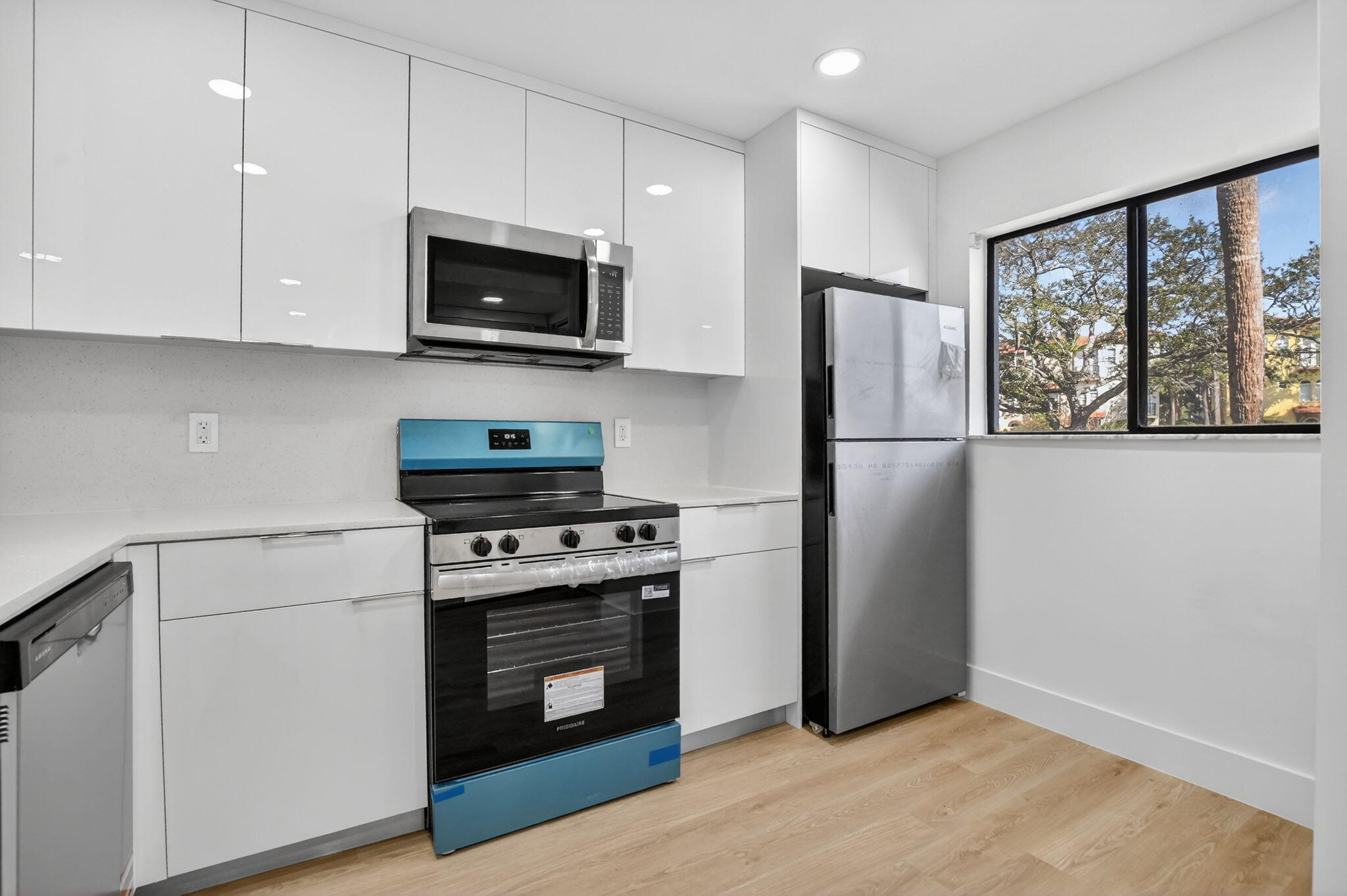 400 West Hidden Valley Boulevard, Unit 406 Boca Raton, FL 33487 - Photo 10 of 26 11-web-or-mls-DSC_5242