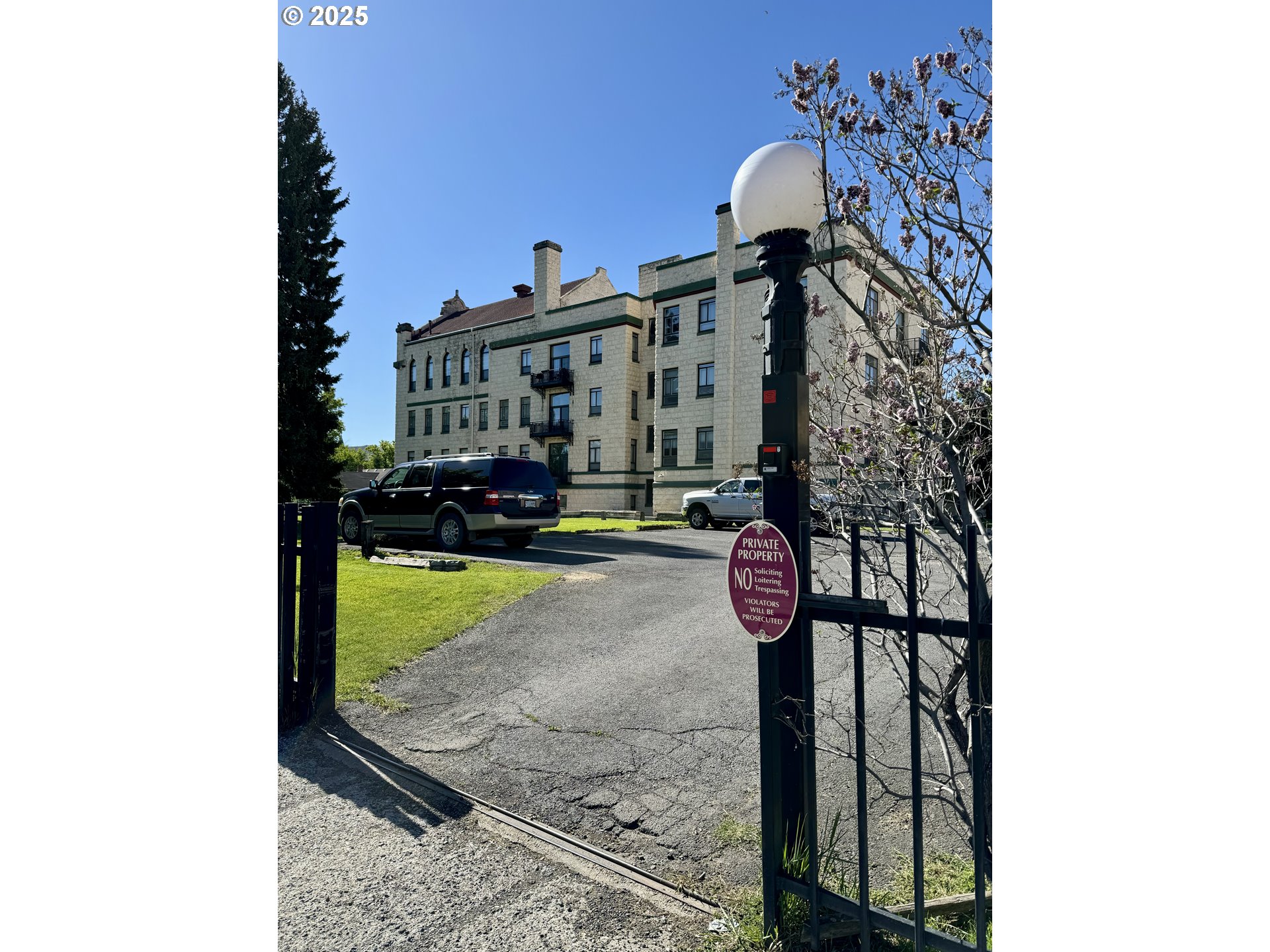 2365 4th Street, Unit 205 Baker City, OR 97814 - Photo 19 of 23 a front view of a house