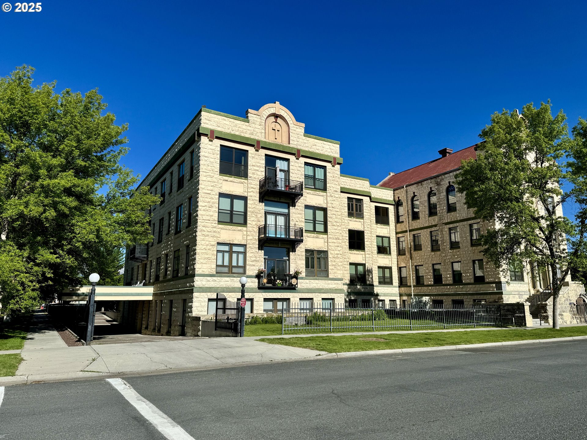 2365 4th Street, Unit 205 Baker City, OR 97814 - Photo 21 of 23 a front view of a building with street view