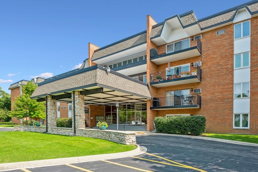 4221 Saratoga Avenue, Unit 206A, Downers Grove, IL 60515 Compass