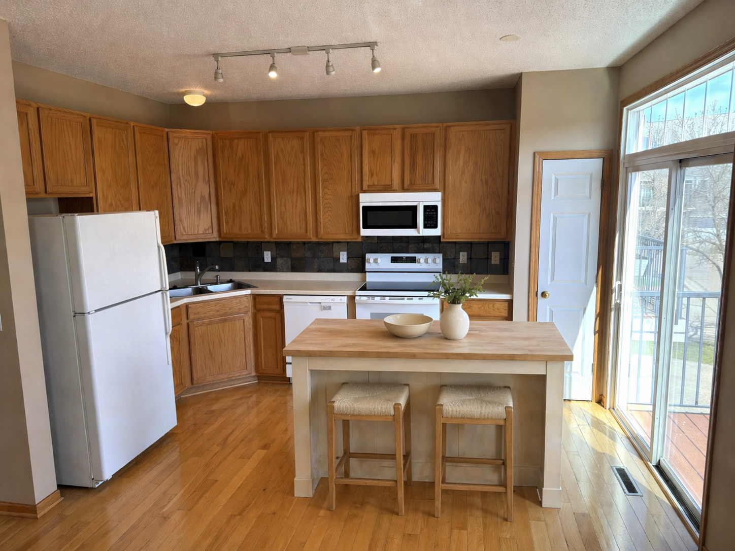 6740 158th Street West Apple Valley, MN 55124 - Photo 4 of 32