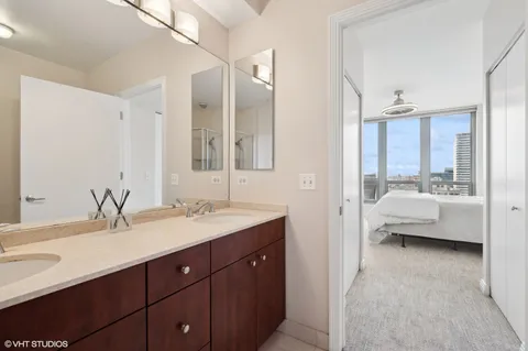 $449,000 | 565 West Quincy Street, Unit 1708, Chicago, IL 60661