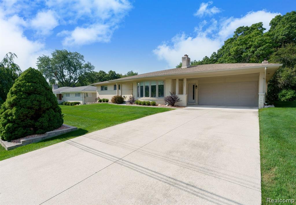 2063 Avoncrest Drive Rochester Hills, MI 48309 - Photo 2 of 40