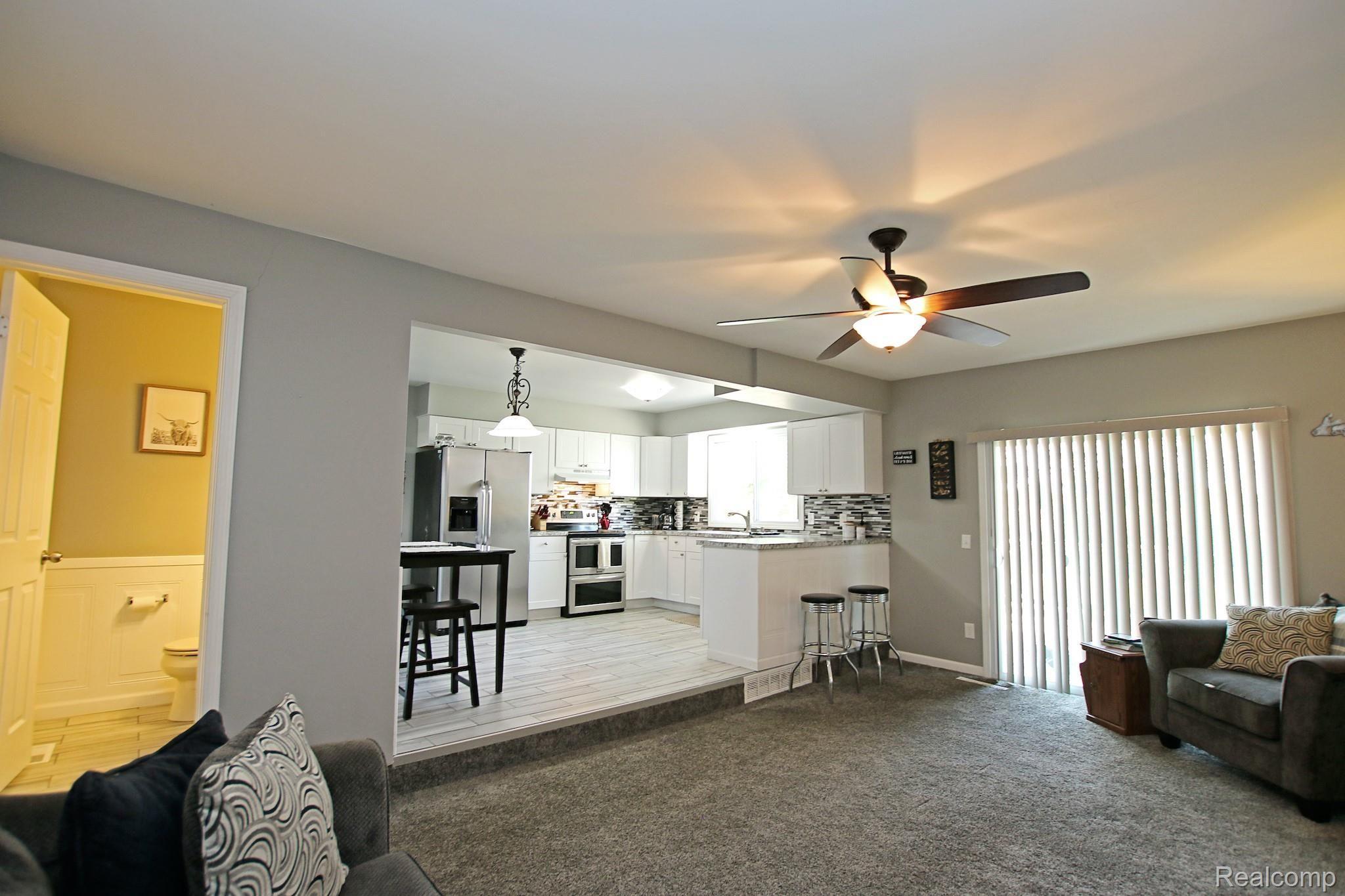 5466 Torrey Road Flint, MI 48507 - Photo 17 of 45 21) Family Room.jpg