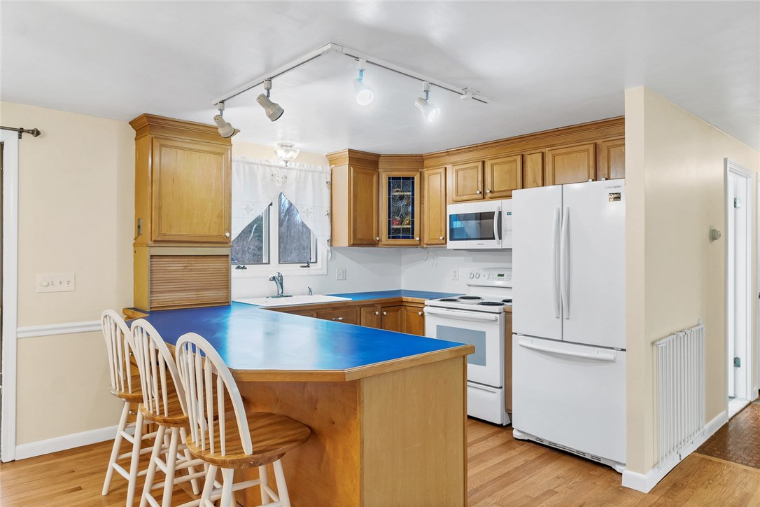 80 Clarke Road Coventry, RI 02816 - Photo 5 of 38