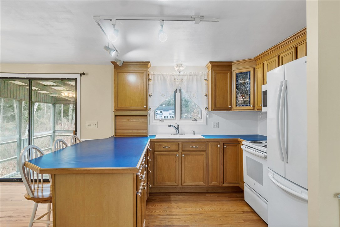 80 Clarke Road Coventry, RI 02816 - Photo 6 of 38