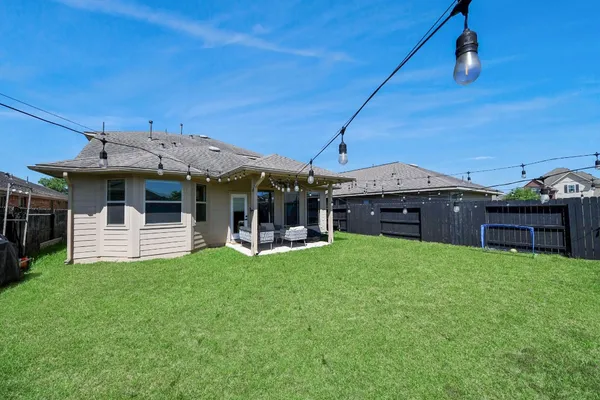 a view of a house with backyard and porch