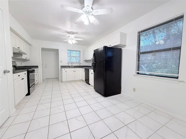 $2,400 | 2003 East 12th Street, Austin, TX 78702