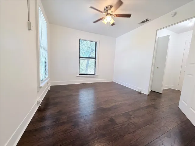 $2,400 | 2003 East 12th Street, Austin, TX 78702