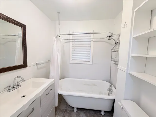 $2,400 | 2003 East 12th Street, Austin, TX 78702