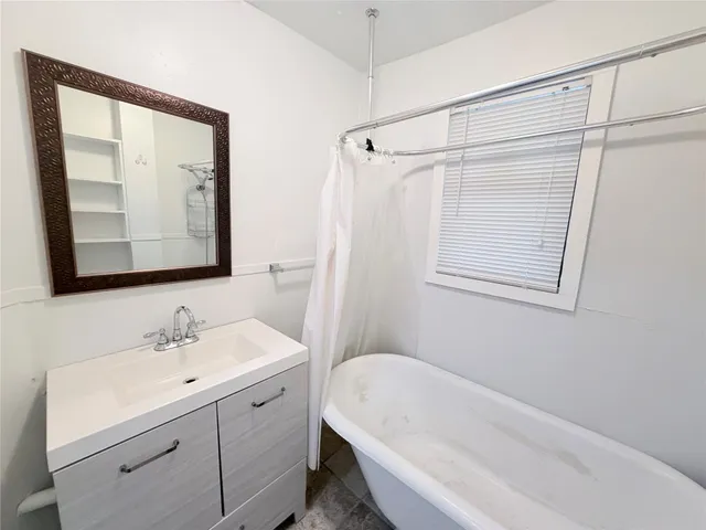 $2,400 | 2003 East 12th Street, Austin, TX 78702