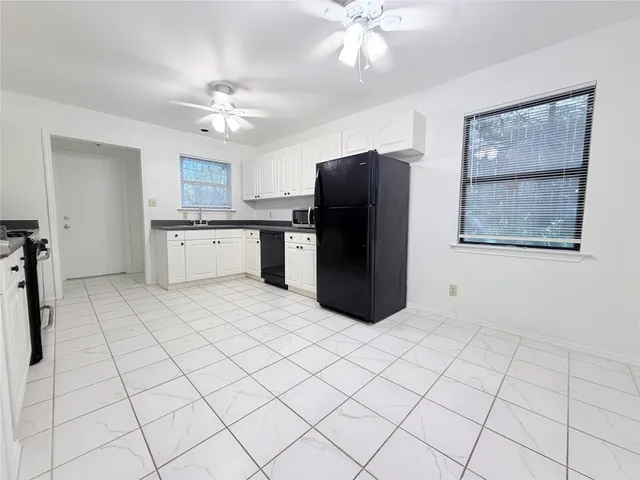 $2,400 | 2003 East 12th Street, Austin, TX 78702