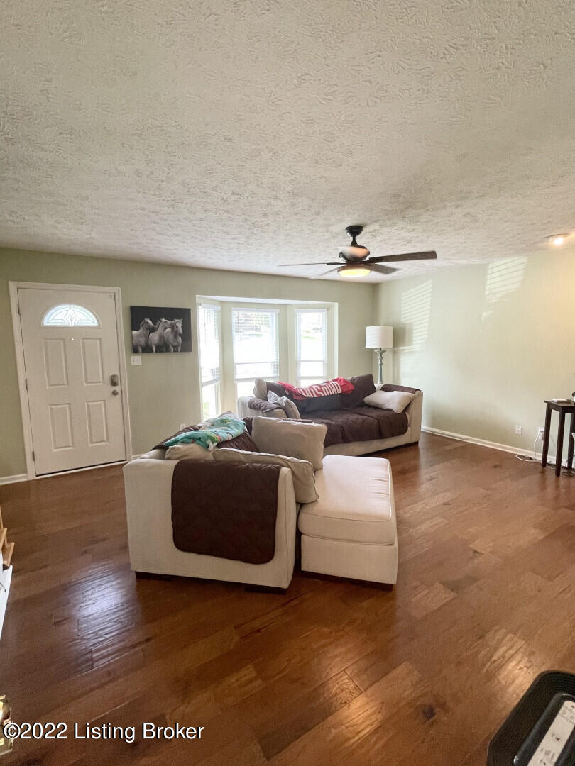 241 Rolling Ridge Way Simpsonville, KY 40067 - Photo 5 of 19 241RollingRidgeWay_24635_5