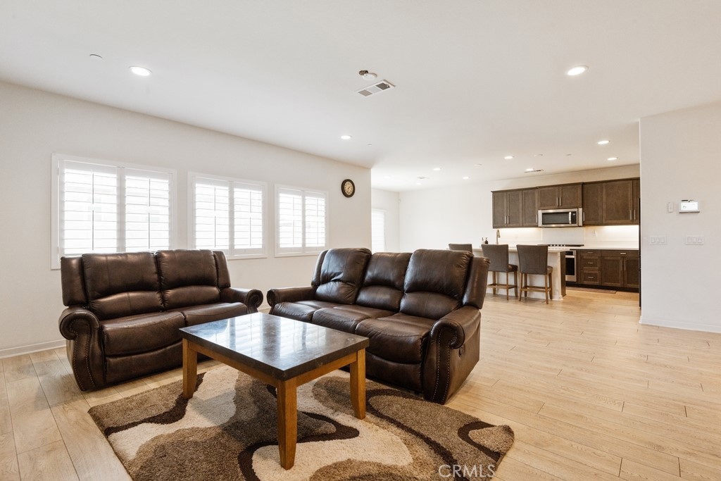 5242 Hayes Court Fontana, CA 92336 - Photo 4 of 23