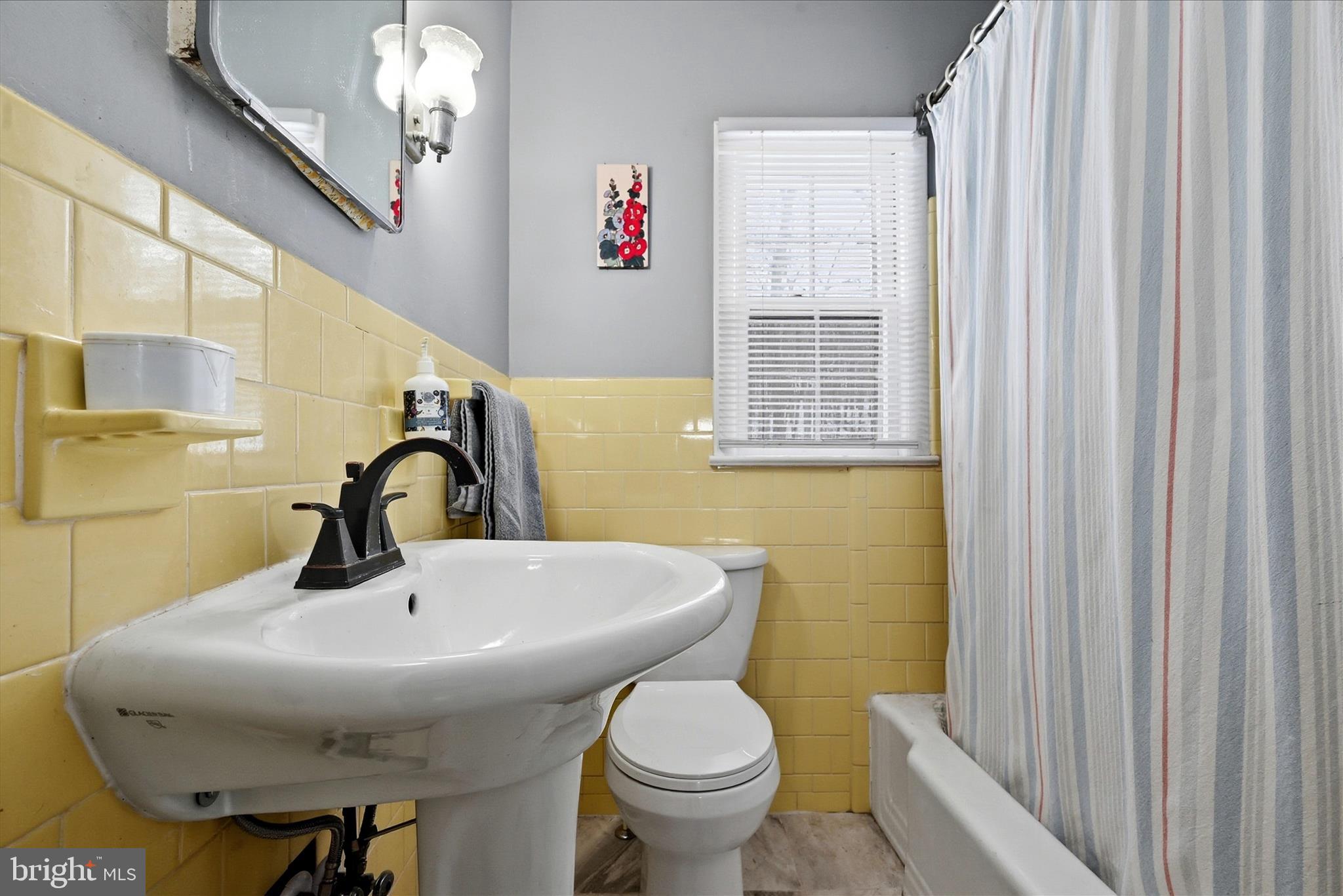 18758 Telegraph Springs Road Purcellville, VA 20132 - Photo 19 of 59 Full Bathroom - 2nd