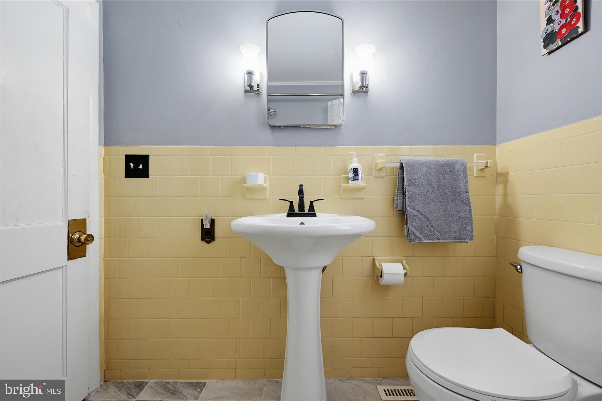 18758 Telegraph Springs Road Purcellville, VA 20132 - Photo 20 of 59 a bathroom with a sink toilet and a mirror