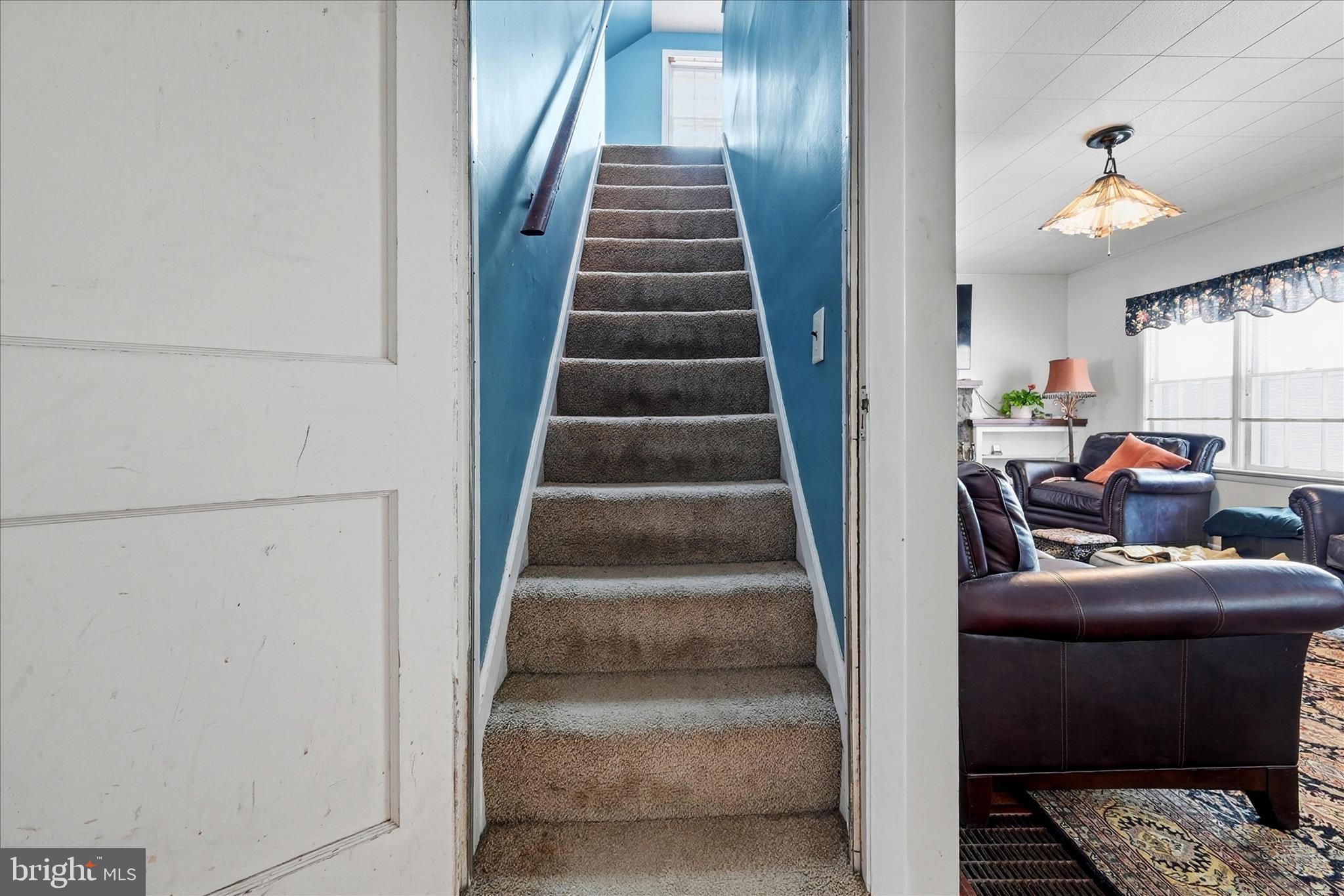 18758 Telegraph Springs Road Purcellville, VA 20132 - Photo 31 of 59 a view of entryway and hall